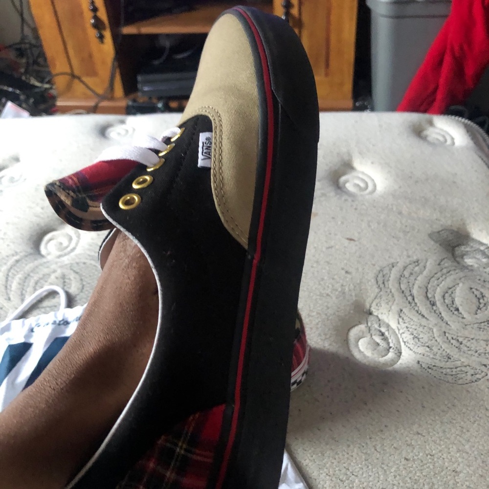 Vans - Picture 2 of 8